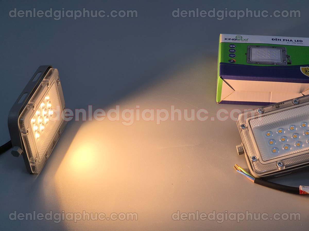 Hình ảnh đèn led pha sân vườn10w Hình ảnh đèn led pha sân vườn10w